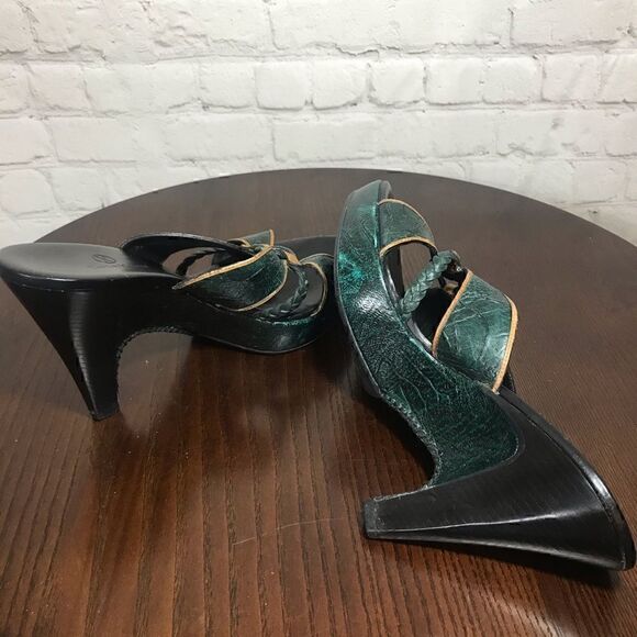 COLE HAAN embossed leather slide wedges 9.5 Guc - Picture 5 of 8